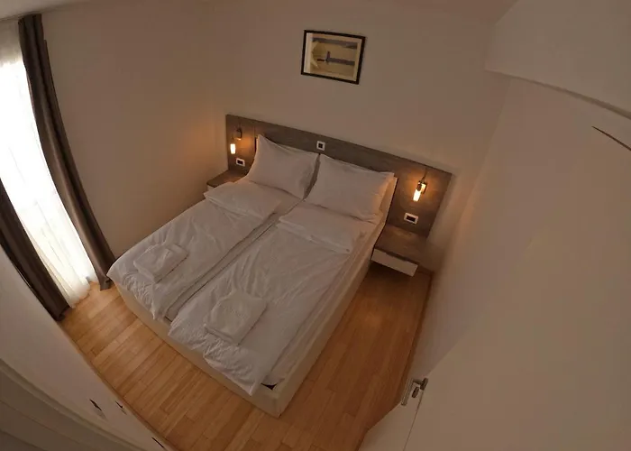 For 4 Apartman Petrcane