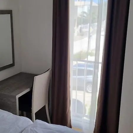 Διαμέρισμα For 4 *