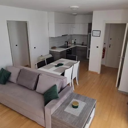 Appartement For 4 Petrcane